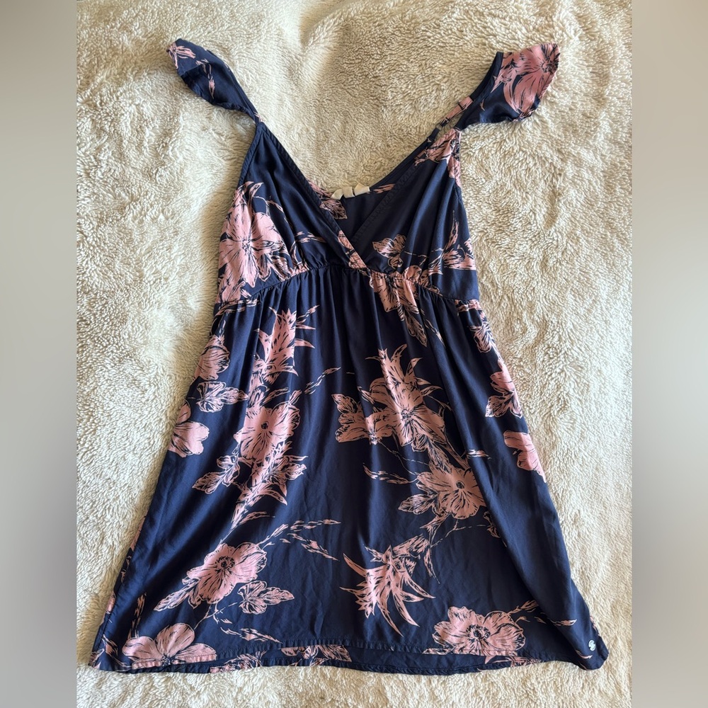 ROXY Navy and pink floral dress with tie straps perfect for the beach or summer